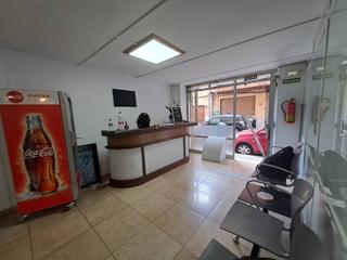 Business premise in El Fort. Amplio local comercial en el forti