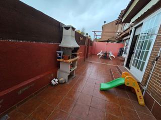 Casa en Torrejn de la Calzada. Chalet tres plantas. garaje. patio. piscina