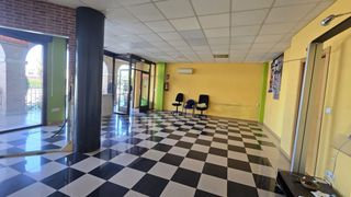 Lloguer Local Comercial a Torrejón de la Calzada. Local comercial. 65 m2. céntrico. a pie de calle. escaparate.