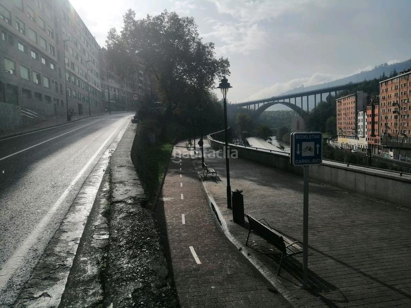 Foto fde5dca7-21ae-4bc3-83e4-87cf19f8112c. Locale commerciale in n/a in Atxuri Bilbao