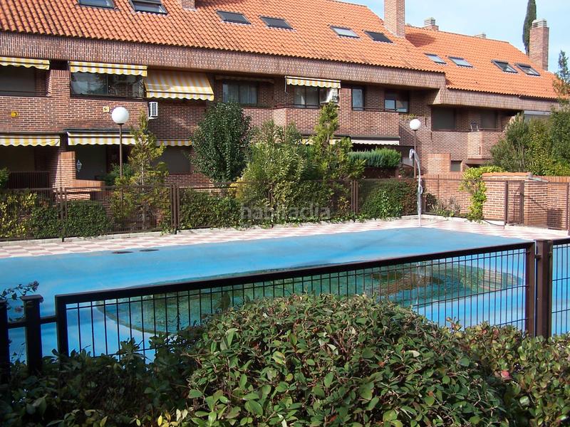 Foto 9a9a3aa9-df33-4ea2-8342-737de1a4c766. Affitto casa a schiera con camino riscaldamento parcheggio piscina in Pozuelo de Alarcón