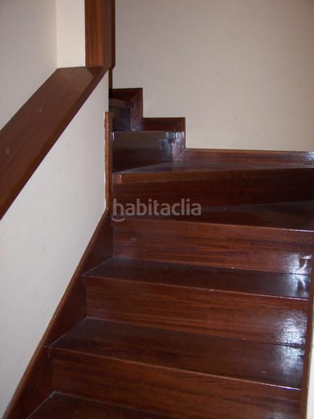 Foto 96cd782e-14a2-4912-acd6-b10fb57bfbca. Lloguer casa adossada amb xemeneia calefacció aparcament piscina a Pozuelo de Alarcón