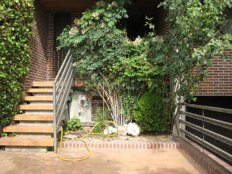 Foto 2001ca92-fe68-4585-9948-fab82549b2a0. Miete reihenhaus mit kamin heizung parking pool in Pozuelo de Alarcón