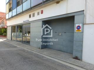 Aparcament cotxe  Olot. 2 plazas de aparcamiento con posibilidad de cierre privado en ve