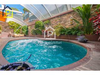 Casa  Gran via pau casals. Casa unifamiliar en venta en casc antic