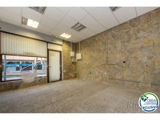 Local commercial  Carrer castellar. Local en venta en el port