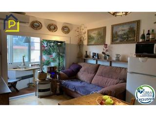 Apartament  Carrer poblat tipic-edifici nausica. Apartamento a pocos pasos de la playa en empuriabrava