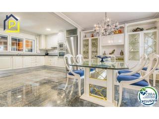 Casa  Carrer requesens. Casa unifamiliar en venta en empuriabrava