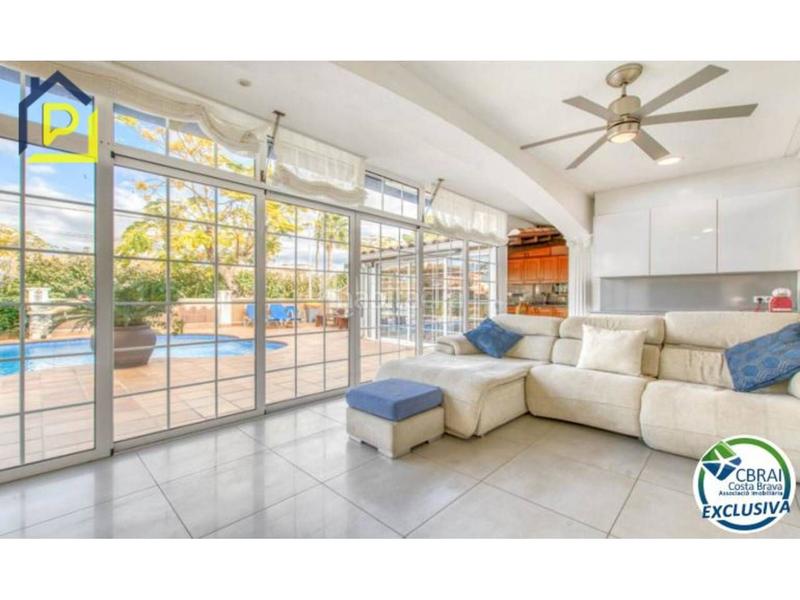 Foto 81d0ec4c-4201-4e32-8710-ef81e3c3ea96. Casa  unifamiliar en venta en Requesens Empuriabrava
