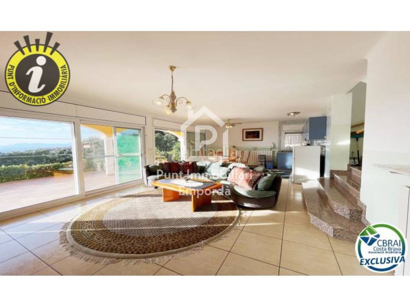Foto 5e5507ce-6797-46cf-8d51-a5952b108459. Casa amb aparcament piscina a Nord Roses