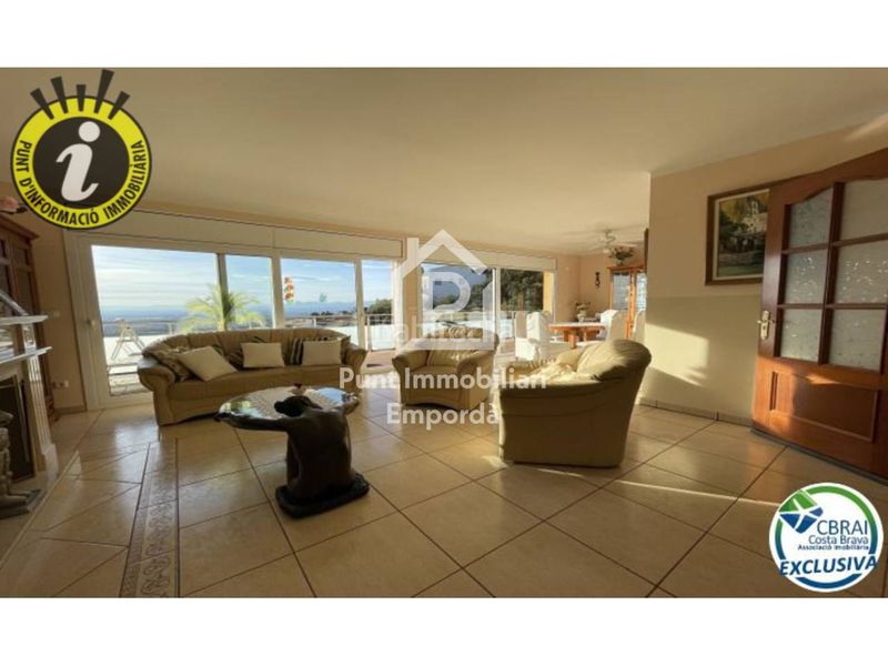 Foto ba6a7949-89f5-46b7-8b13-f7386bf71ca6. Casa amb aparcament piscina a Nord Roses