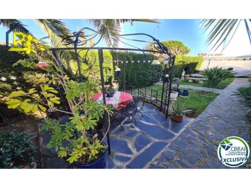 Foto 347b598a-06cb-4c00-848f-0cdb2f36560a. Casa amb aparcament piscina a Alberes Empuriabrava