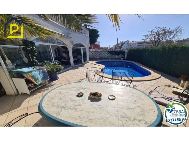 Foto 7a2094df-80ee-41a5-9281-4fe1347c2f8f. Casa amb aparcament piscina a Alberes Empuriabrava