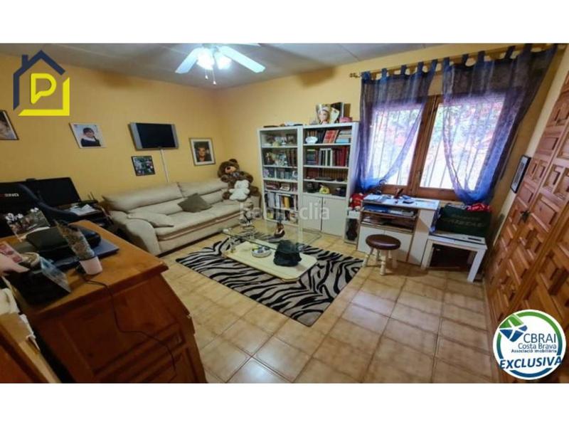 Foto ec0537ba-26cc-43e9-9413-d531e39073da. Casa amb aparcament piscina a Alberes Empuriabrava