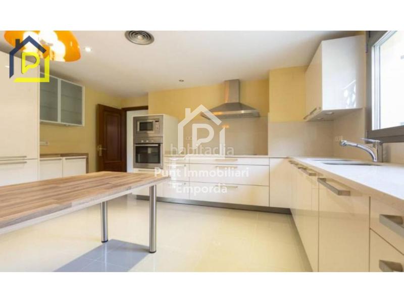 Foto b3b2d56b-8502-4dad-929d-201a167fb94e. Casa con riscaldamento parcheggio piscina in Sant Climent Sescebes