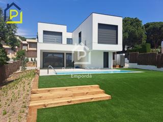 Casa a Carboneres - La Farella. Casa de alto standing en les carboneres