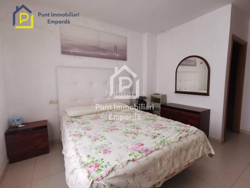 Foto b8022e69-1b4e-4786-84ce-9bebac7a2d57. Casa  de 3 habitaciones con gran terraza en Centre Roses