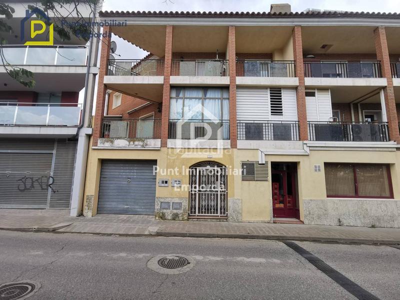 Foto c0a2046d-43c0-4f0f-ad7d-e3e470d2d552. Casa  de 3 habitaciones con gran terraza en Centre Roses