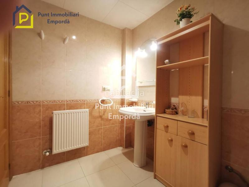 Foto c87aefa2-670a-48f7-bf14-9b2ed5fcda53. Casa  de 3 habitaciones con gran terraza en Centre Roses