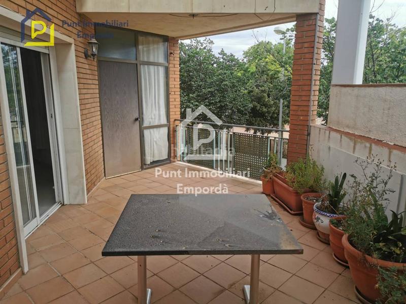 Foto df431e4a-d216-44bd-af28-71b0e14a56fa. Casa  de 3 habitaciones con gran terraza en Centre Roses