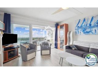Dúplex  Port grec. Ático dúplex reformado con terraza y vistas al mar y al canal en