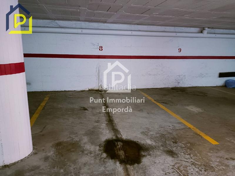 Foto 11217140-2a94-4cda-9e9b-cec96aeaac80. Aparcament cotxe a La Vila Llançà