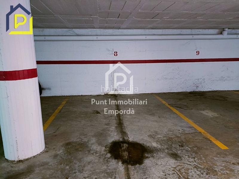 Foto c9bde69c-c295-4a2f-8eac-450046626744. Aparcament cotxe a La Vila Llançà