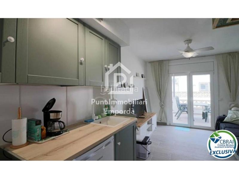 Foto 4adc1a78-d4df-4b01-ab6e-3a0bffe2cc24. Piso encantador apartamento renovado en 2024 y listo para entrar a vivir en Empuriabrava