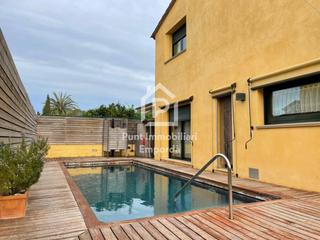 Pis  Jofre el pilós. Gran casa en venta en la bisbal dempordà.