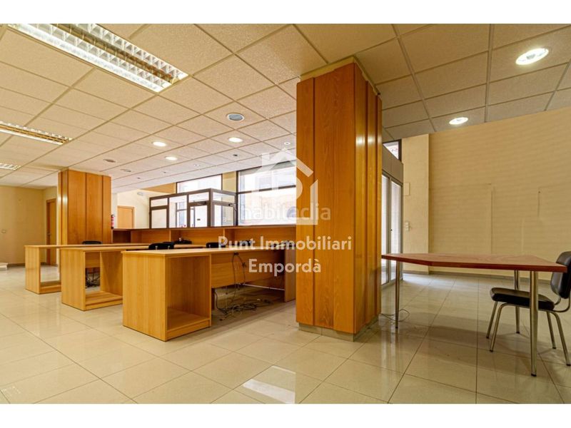 Foto 049db4c0-a724-46f6-b9a3-44e39e1f3e52. Local comercial a Carretera de Roses-Fossos Figueres