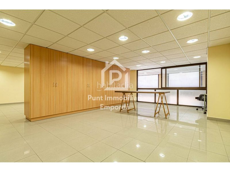 Foto 0695fcdf-804e-4f34-a4a0-0d40ba3d6c44. Local comercial a Carretera de Roses-Fossos Figueres