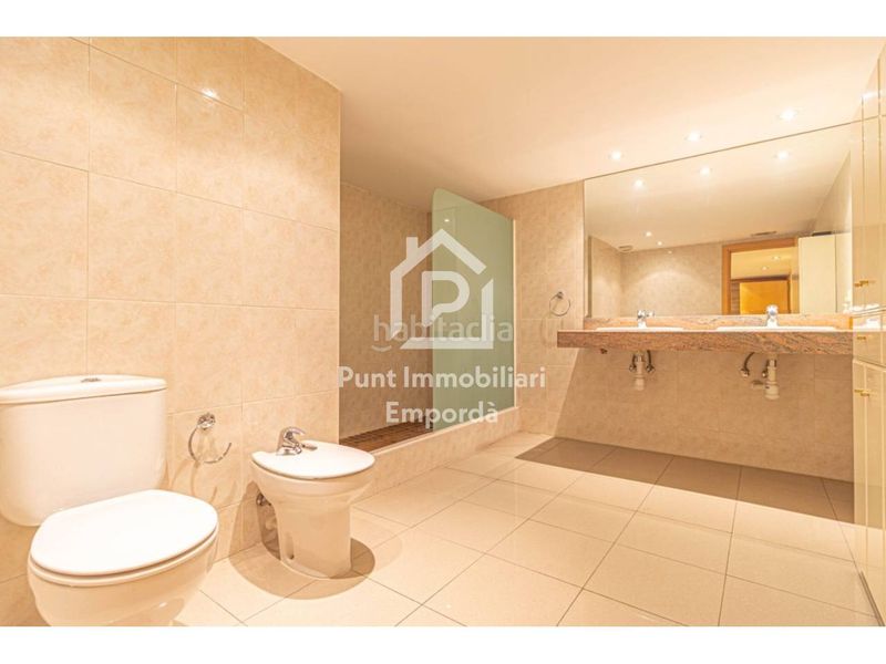 Foto c6c59204-bd96-4f1b-be5c-e1e5df62de3e. Local comercial a Carretera de Roses-Fossos Figueres