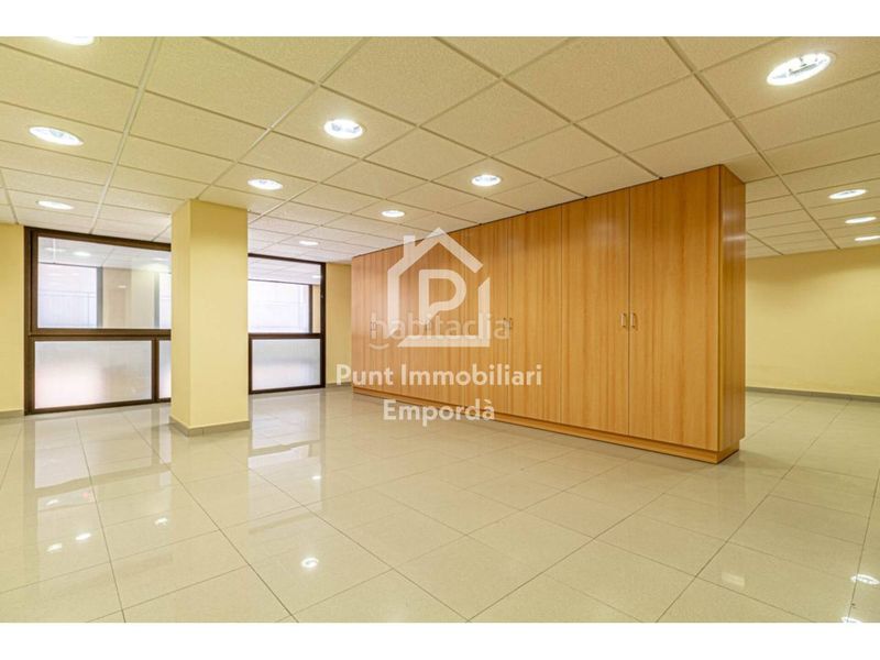 Foto f969876f-867a-4acd-b5b6-99d3de0cee51. Local comercial a Carretera de Roses-Fossos Figueres