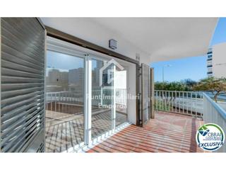 Apartament  Gola de l´estany. Apartamento reformado con licencia turística a solo 100 metros d