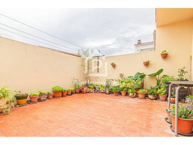 Foto 249bdf3d-e56b-4210-89fe-45c22040b646. Haus mit heizung parking in Vilafant