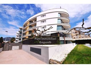 Pis  Paseo marítim. Ático en 1ª línea con solárium, preciosas vistas y licencia turí