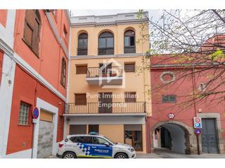 Edifici  Ajuntament. Venta de edificio completo en el centro de la jonquera.
