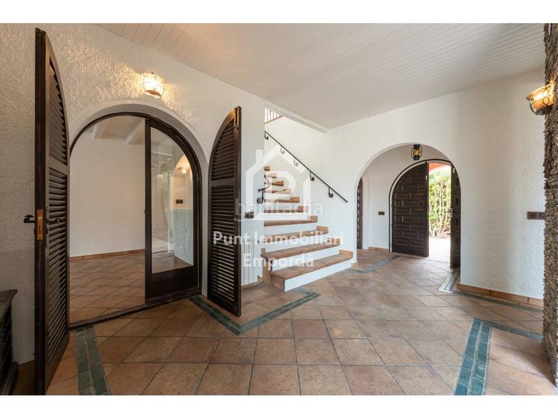 Foto 0162814f-eb94-44e0-98b3-c88a7ee5bd13. Casa con riscaldamento parcheggio piscina in Requesens Empuriabrava