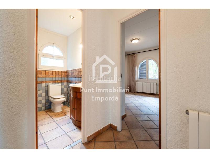 Foto 19df2ba4-36ee-42ec-9c61-4eef35d5593a. Casa con riscaldamento parcheggio piscina in Requesens Empuriabrava