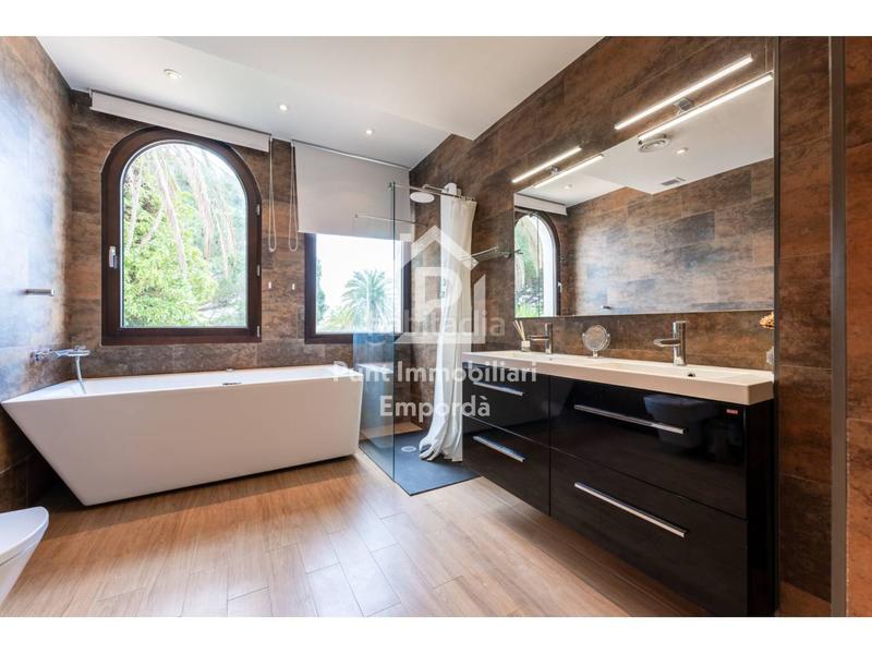 Foto 34bd2101-1a6e-4de9-b6b8-46685109d0be. Casa con riscaldamento parcheggio piscina in Requesens Empuriabrava