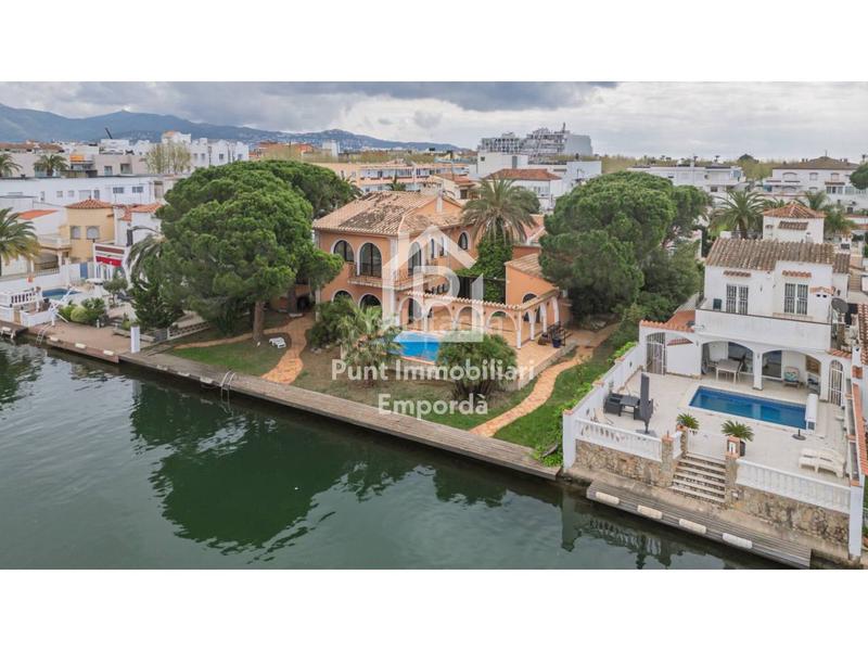 Foto 45aa6294-a1f8-4039-892b-a9fc055726ed. Casa con riscaldamento parcheggio piscina in Requesens Empuriabrava