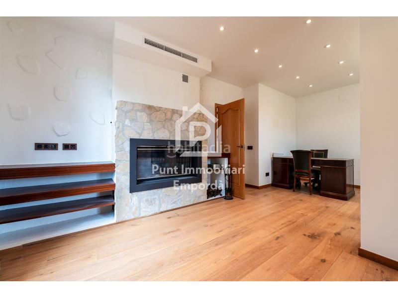 Foto 5186874d-0bb8-4652-a31f-d6b4a81587f7. Casa con riscaldamento parcheggio piscina in Requesens Empuriabrava