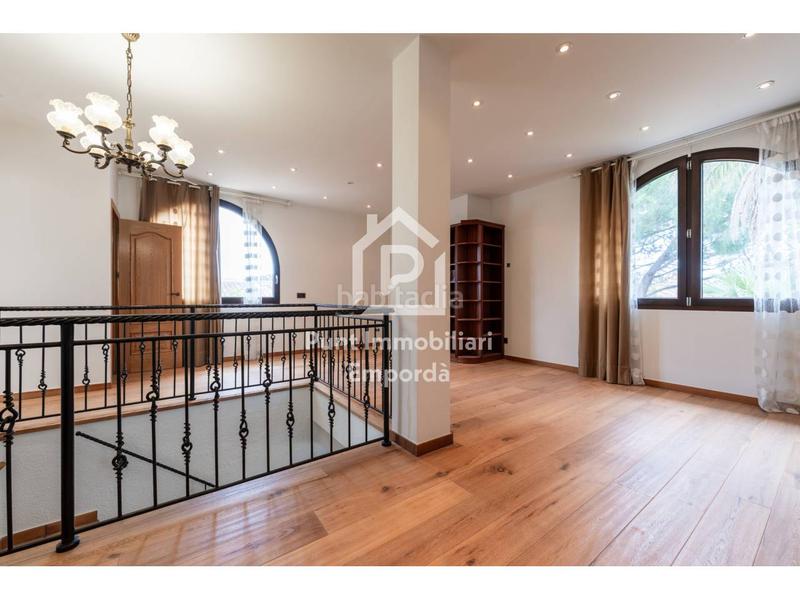 Foto 52cf8a7e-8d4d-46d5-a24a-10b834a6e899. Casa con riscaldamento parcheggio piscina in Requesens Empuriabrava