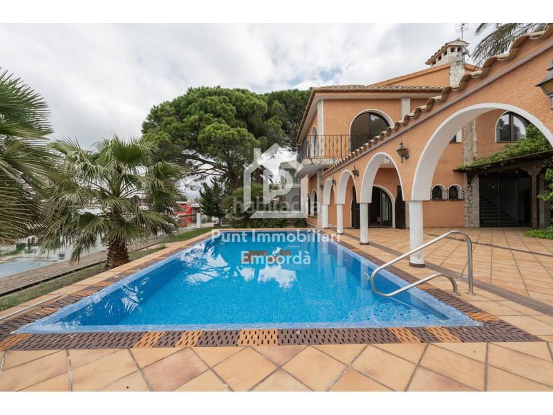 Foto 61d526ba-97be-45a5-a95f-b89cca250eeb. Casa con riscaldamento parcheggio piscina in Requesens Empuriabrava