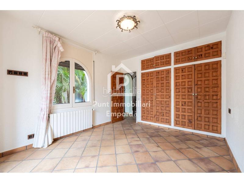 Foto 6f3e2445-8c10-47f5-883a-75356c4b1c1a. Casa con riscaldamento parcheggio piscina in Requesens Empuriabrava