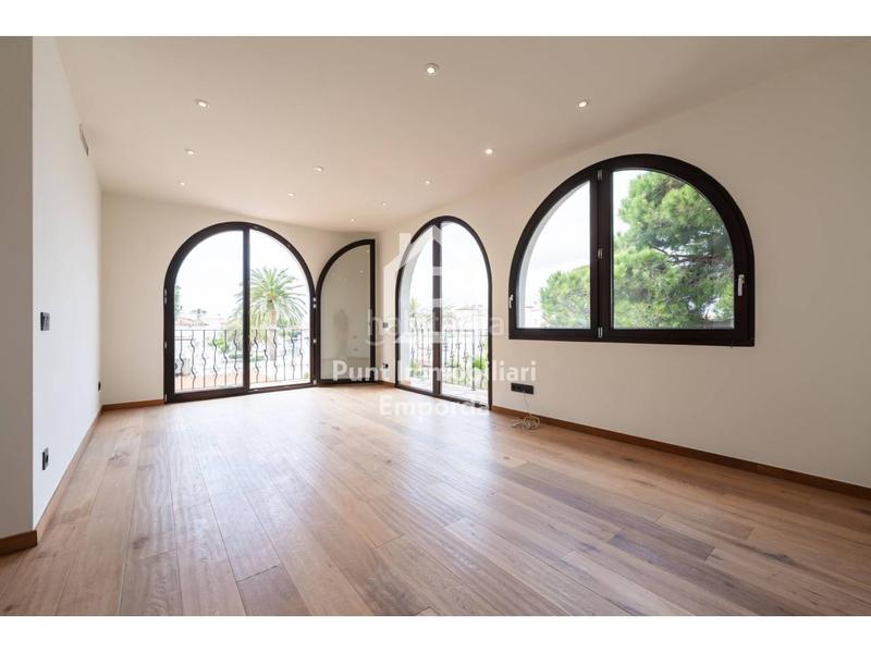 Foto 713c06ab-2d5d-4271-bcac-9638d0dc5236. Casa con riscaldamento parcheggio piscina in Requesens Empuriabrava