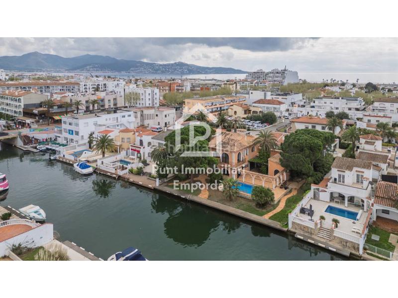 Foto 7317929a-0acb-4287-9412-73639e391f4f. Casa con riscaldamento parcheggio piscina in Requesens Empuriabrava