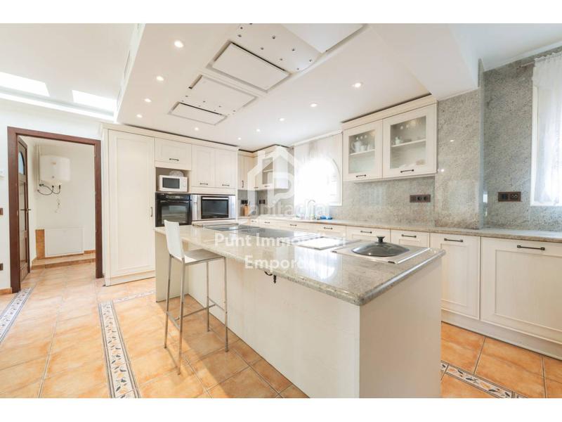 Foto 792b8bae-3215-46f1-be45-50753aee422d. Casa con riscaldamento parcheggio piscina in Requesens Empuriabrava