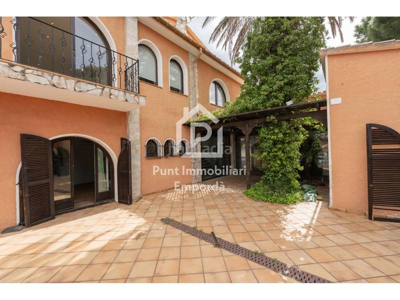 Foto 7f7a240b-1fb3-43bf-9c1d-6964a30bad6b. Casa con riscaldamento parcheggio piscina in Requesens Empuriabrava