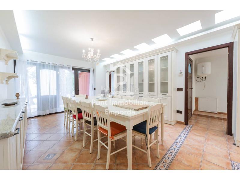 Foto 83b2ce24-95e4-42b4-beee-7ea7b684b1e3. Casa con riscaldamento parcheggio piscina in Requesens Empuriabrava